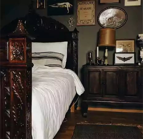 dark acadamia bedroom