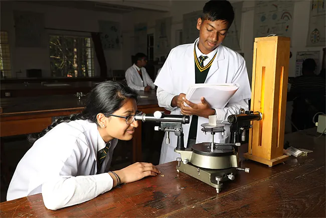 Laidlaw Memorial School Physics Lab
