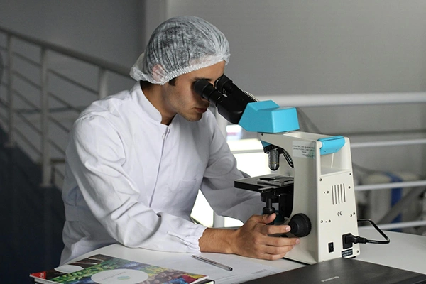 lab technicians